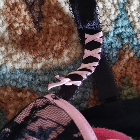 Sophie B. Lace Bra - Picture 2 of 9